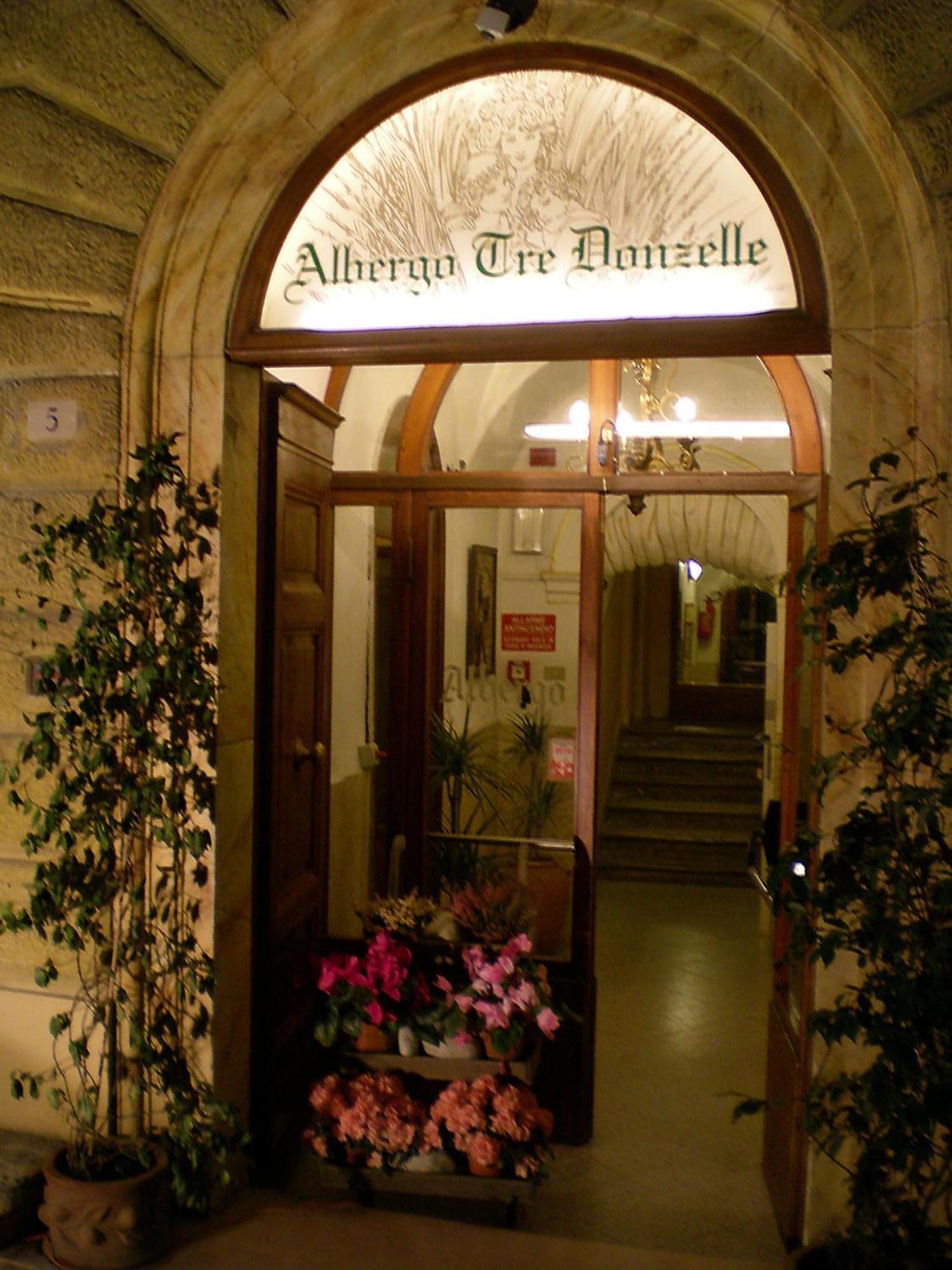 Albergo Tre Donzelle Siena Exterior photo